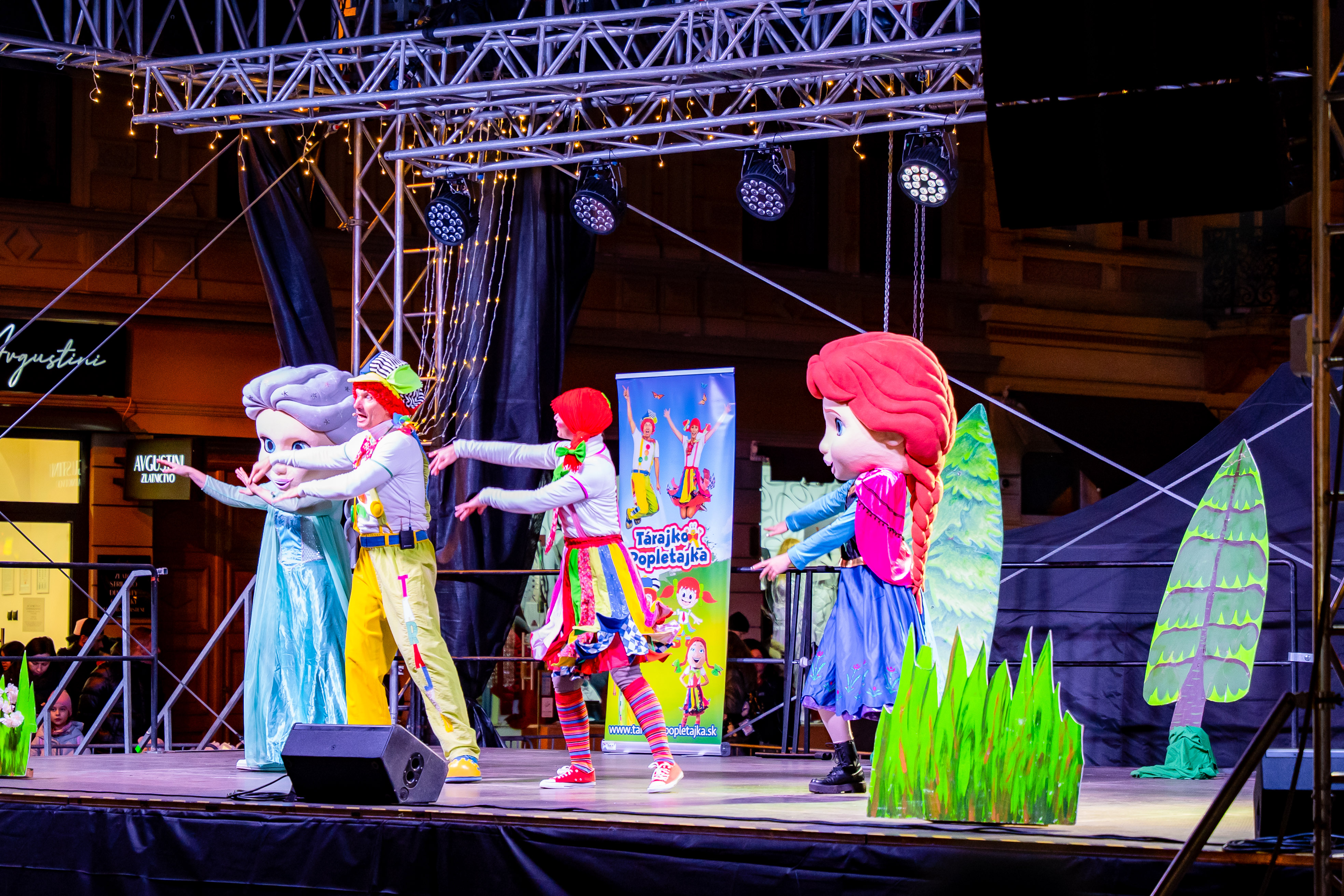 Kosicke rozpravkove Vianoce - Mikulas na Hlavnej-14